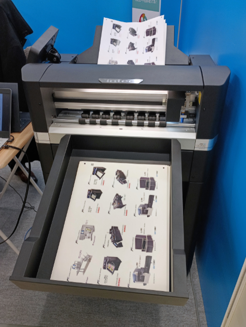 デジタルダイカッターLC700の写真 